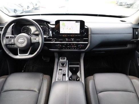 Certified 2024 Nissan Pathfinder SL image 26