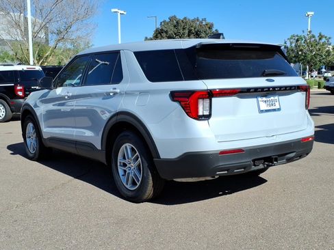 New 2026 Ford Explorer Active RWD image 3