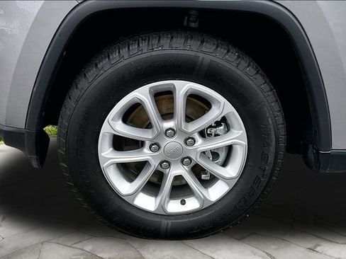 Used 2021 Jeep Grand Cherokee Laredo X AWD/4WD image 8
