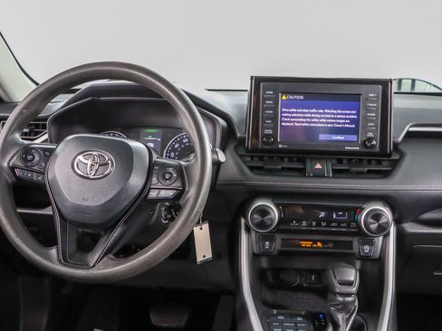 Used 2021 Toyota RAV4 LE AWD/4WD image 17