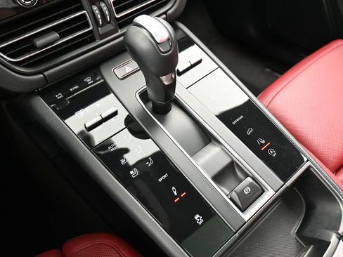 Certified 2022 Porsche Macan S image 22