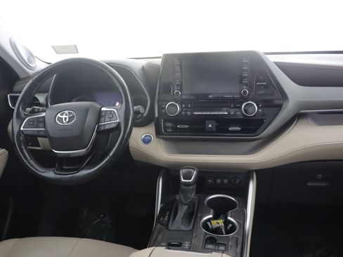 Used 2021 Toyota Highlander Limited image 2