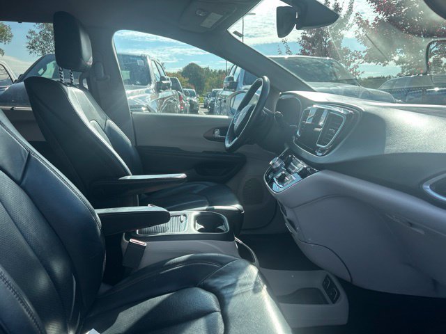 Used 2017 Chrysler Pacifica Touring-L Plus FWD image 7