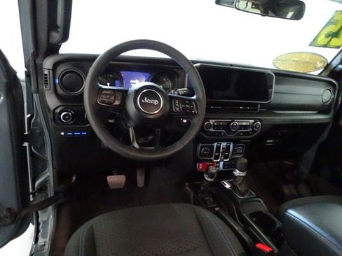 Certified 2025 Jeep Wrangler Unlimited Rubicon 4xe w/ Convenience Group AWD/4WD image 5