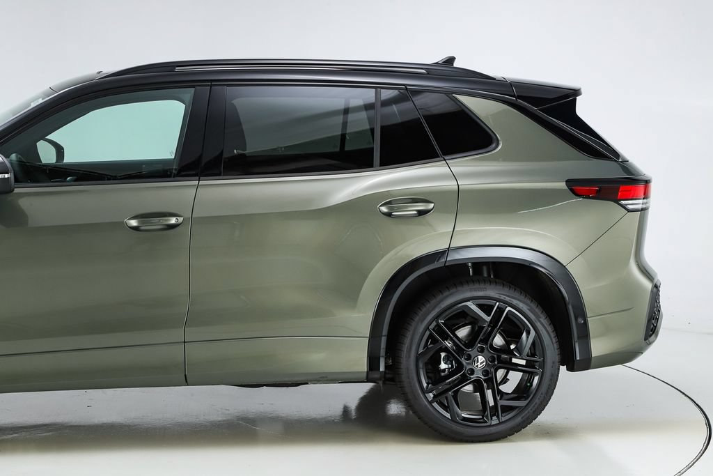 New 2026 Volkswagen Tiguan SE R-Line FWD image 43