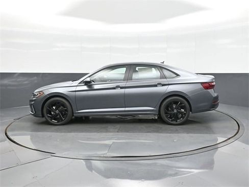 New 2026 Volkswagen Jetta SE image 4