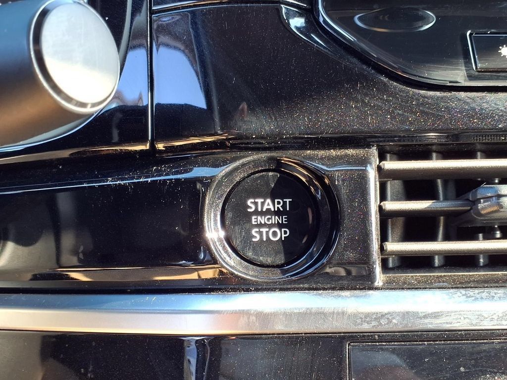 Used 2025 Nissan Pathfinder SL FWD image 15