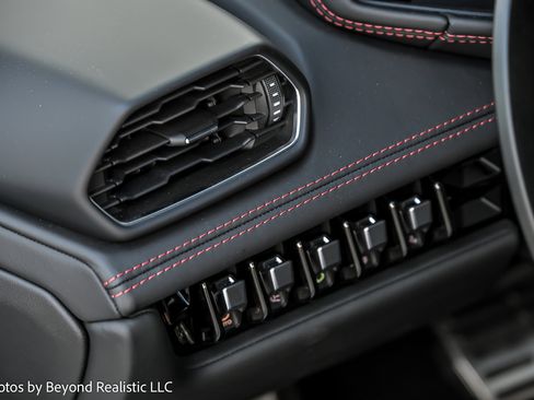 Used 2021 Lamborghini Huracan EVO image 32