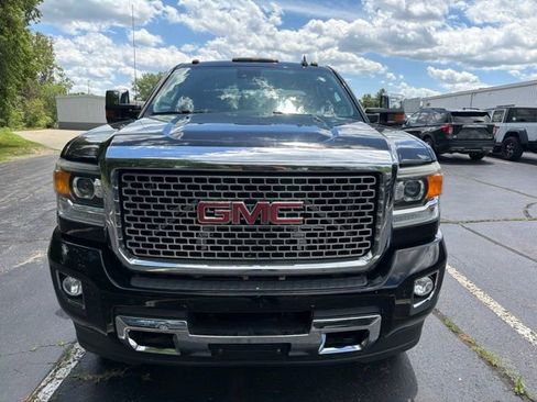 Used 2016 GMC Sierra 2500 Denali w/ Duramax Plus Package AWD/4WD image 8