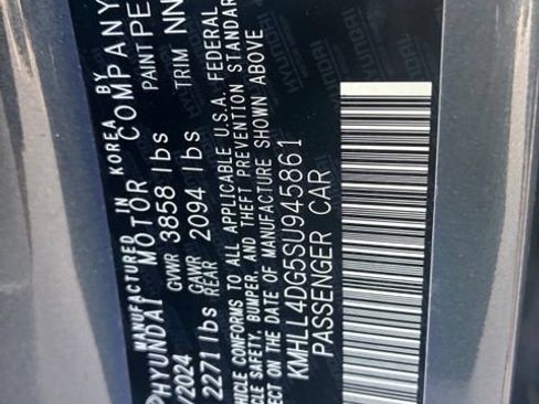 Used 2025 Hyundai Elantra SE FWD image 14