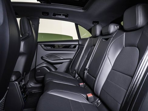 New 2025 Porsche Macan 4S Electric image 17