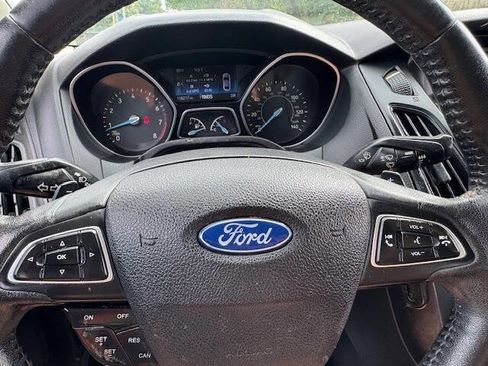 Used 2015 Ford Focus SE w/ SE Sport Package image 30