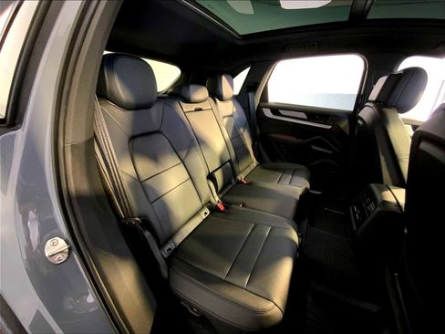 Certified 2026 Porsche Cayenne AWD/4WD image 23