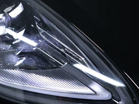 Certified 2024 Porsche Macan AWD/4WD image 16