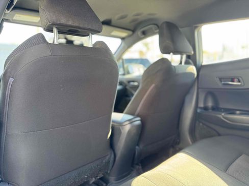 Used 2019 Toyota C-HR XLE image 14