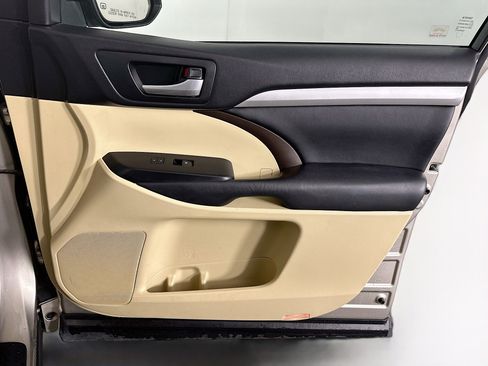 Used 2015 Toyota Highlander XLE image 36