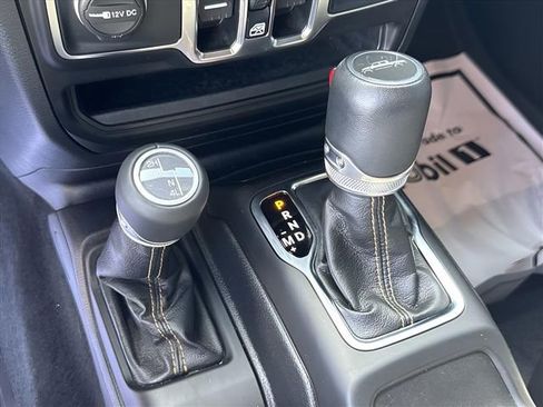 Used 2023 Jeep Gladiator Overland image 13