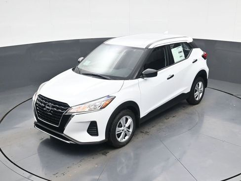 New 2025 Nissan Kicks Play S image 27