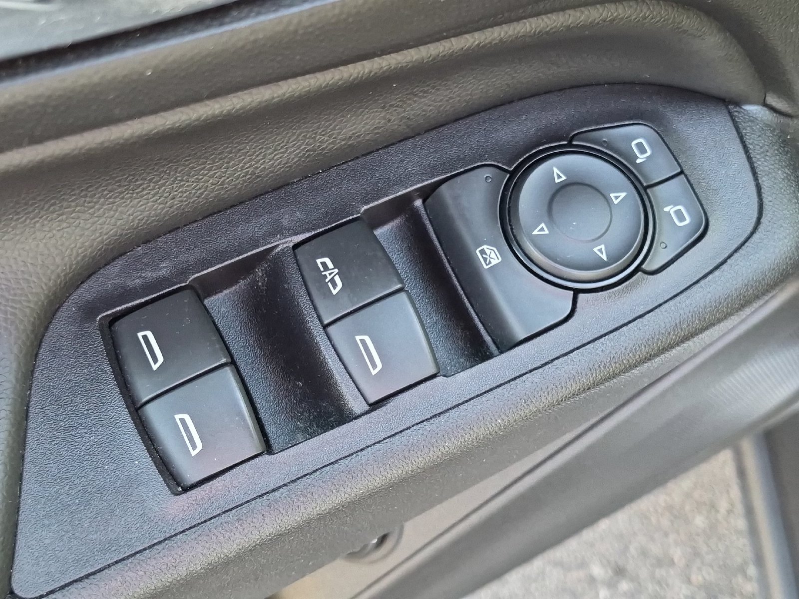 Used 2018 Chevrolet Equinox LT AWD/4WD image 13