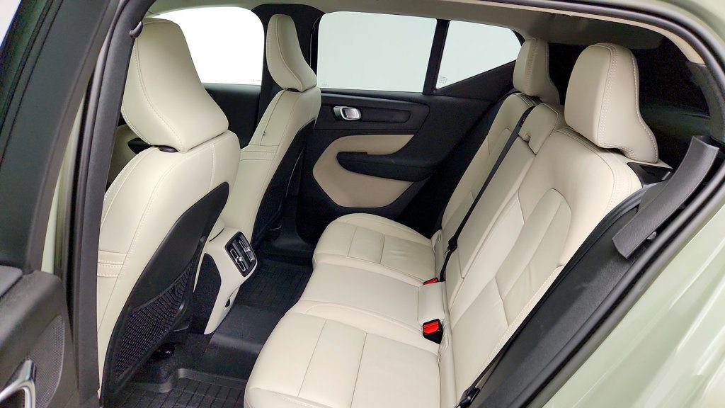 Used 2023 Volvo XC40 B5 Plus w/ Climate Package AWD/4WD image 18