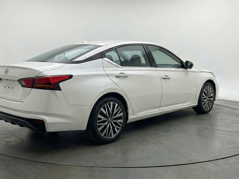 Used 2025 Nissan Altima 2.5 SV FWD image 9