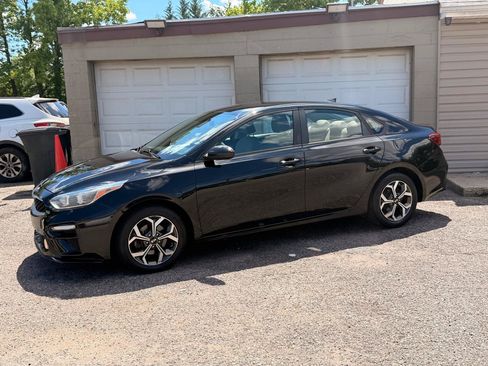 Used 2019 Kia Forte LXS FWD image 2