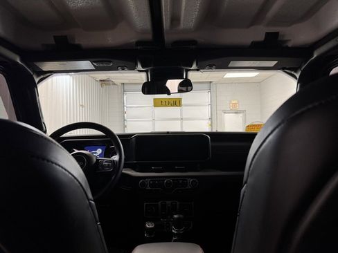 Used 2024 Jeep Gladiator Rubicon w/ Convenience Group image 20
