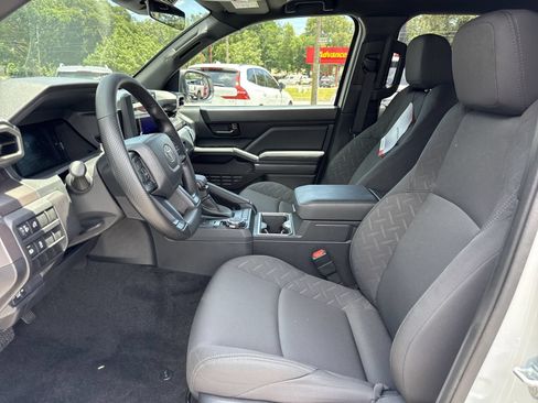 Used 2024 Toyota Tacoma SR5 AWD/4WD image 9