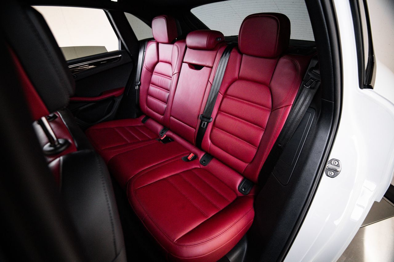 Certified 2023 Porsche Macan S AWD/4WD image 24