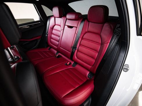 Certified 2023 Porsche Macan S AWD/4WD image 24