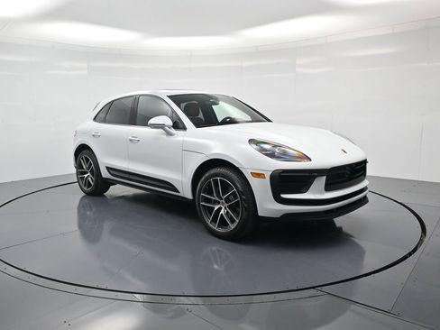 Certified 2026 Porsche Macan image 32