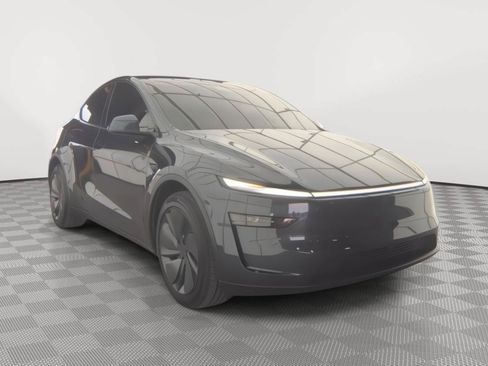 Used 2026 Tesla Model Y 2WD image 18