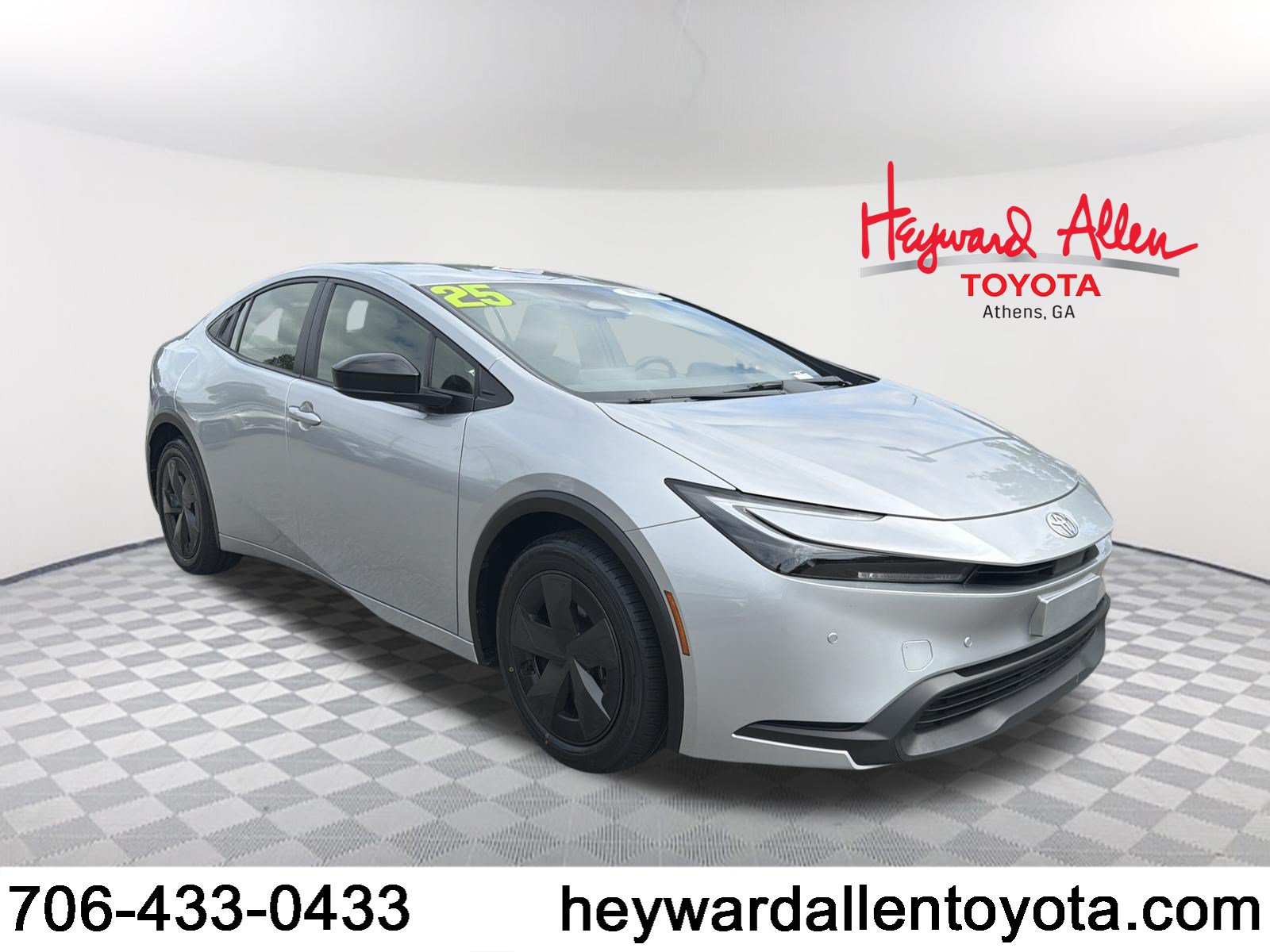Certified 2025 Toyota Prius LE FWD image 1