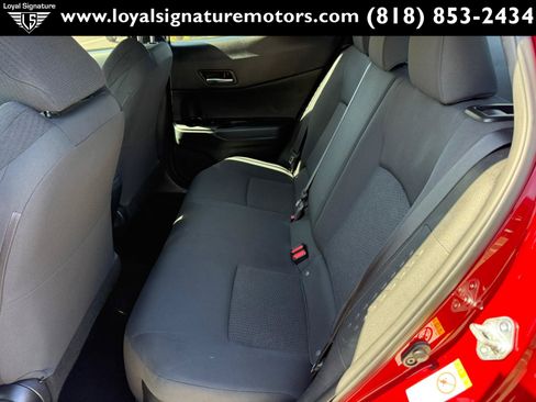 Used 2018 Toyota C-HR XLE FWD image 11