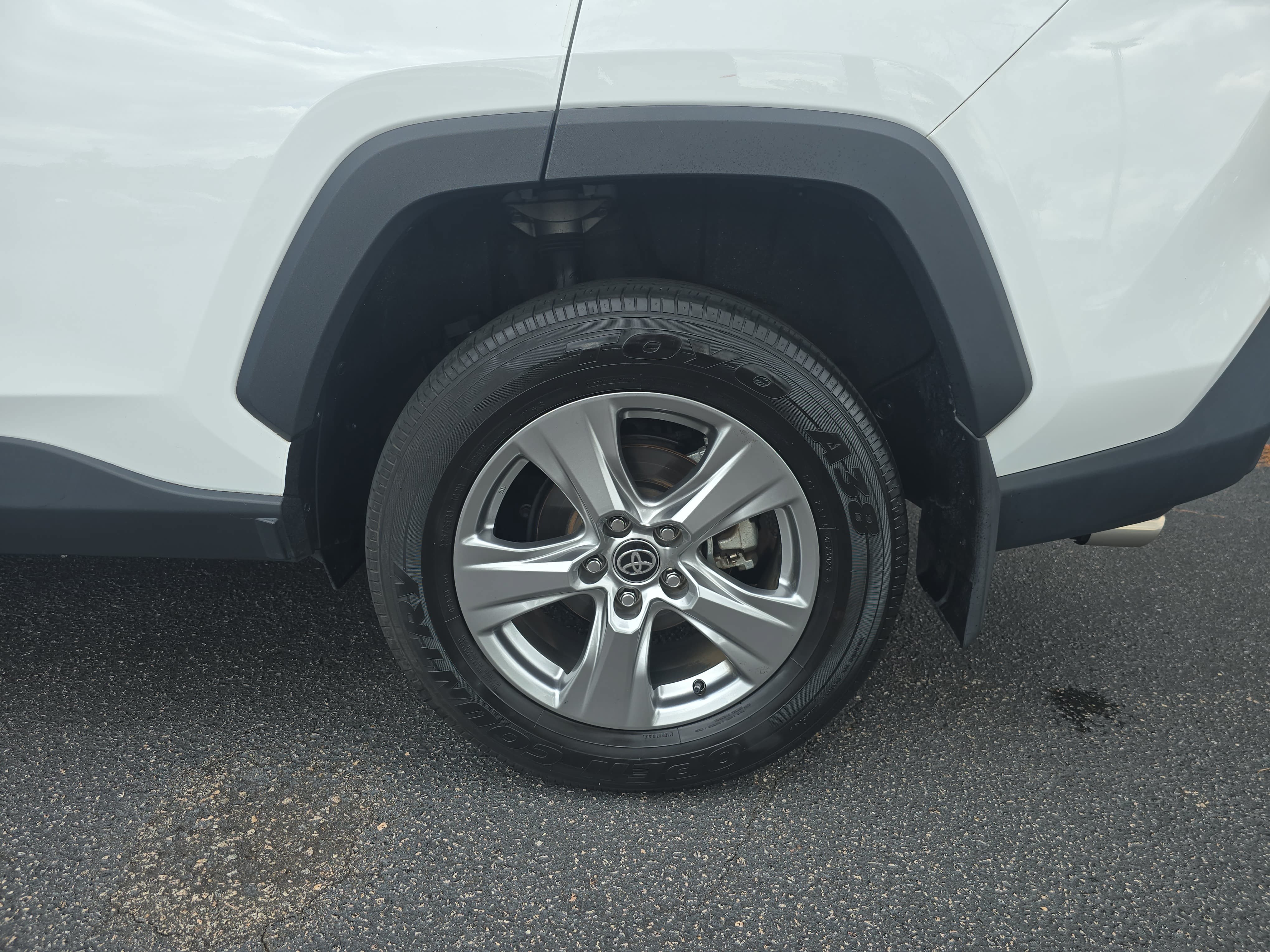 Used 2024 Toyota RAV4 XLE w/ Convenience Package FWD image 33