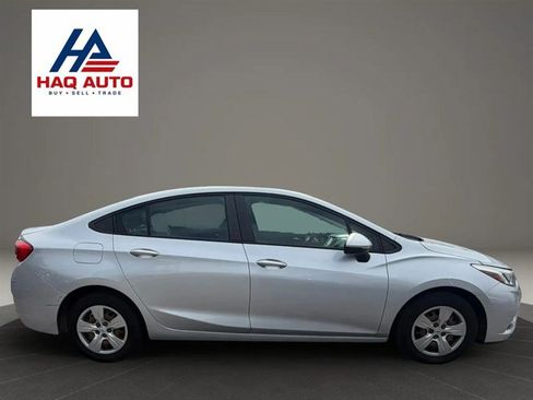 Used 2018 Chevrolet Cruze LS FWD image 4