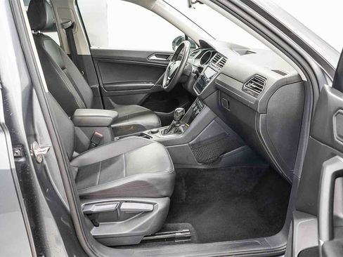 Used 2020 Volkswagen Tiguan SE image 16
