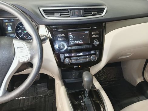 Used 2016 Nissan Rogue SV AWD/4WD image 18