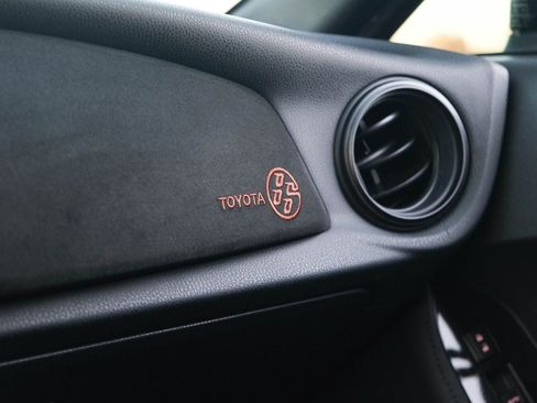 Used 2020 Toyota 86 image 32