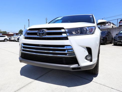 Used 2018 Toyota Highlander Limited Platinum FWD image 33