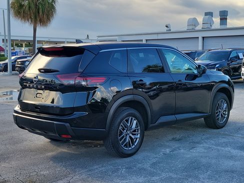 Used 2024 Nissan Rogue S FWD image 3