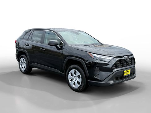 Used 2024 Toyota RAV4 LE image 7