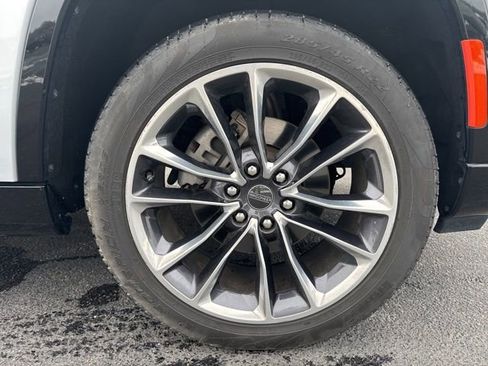 Used 2023 Jeep Wagoneer Series III w/ Premium Group I image 10