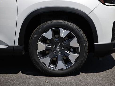 New 2026 Honda Pilot Touring image 15