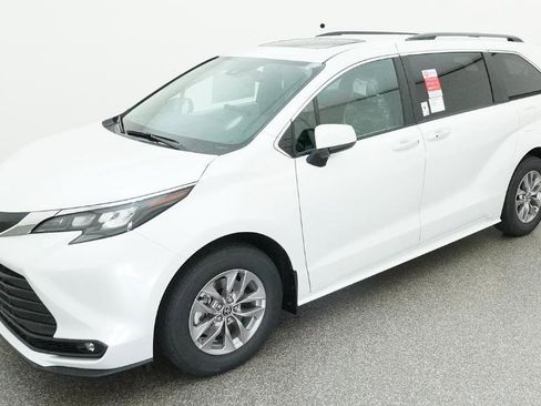 New 2026 Toyota Sienna XLE FWD image 1