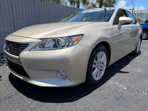 Used 2013 Lexus ES 350 w/ Premium Pkg FWD image 2