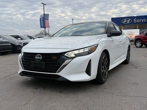 Used 2025 Nissan Sentra SR image 3