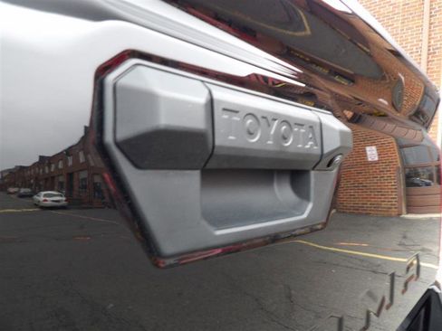 Used 2025 Toyota Tacoma 4x4 Double Cab TRD Off Road image 9