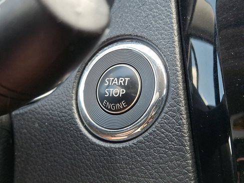 Used 2018 Nissan Rogue SV AWD/4WD image 24