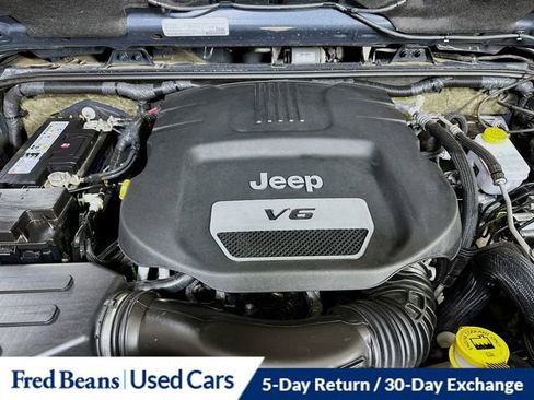 Used 2018 Jeep Wrangler Unlimited Sahara w/ Connectivity Group image 28